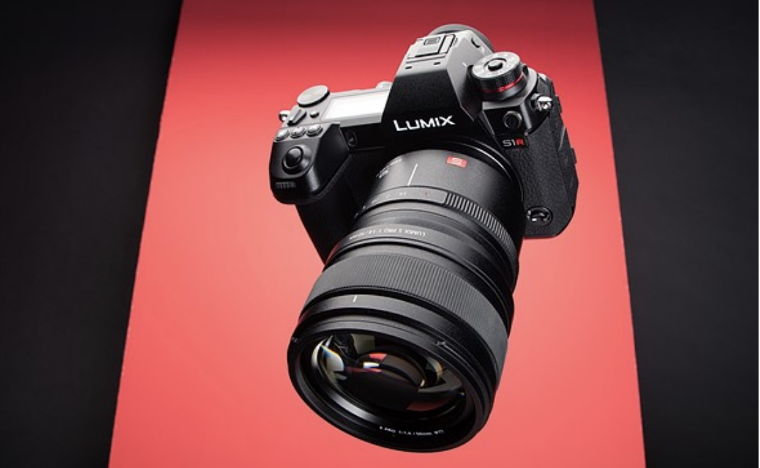 Panasonic Lumix DCS1R review at Dpreview L mount system camera